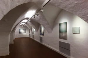 Conny Luley Blick in die Ausstellung "Wolken und andere Entdeckungen" in der Städtischen Galerie Schwabach